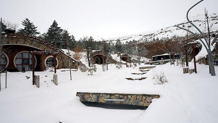 Sivas'ta kar altındaki "Hobbit Evleri" ilgi görüyor