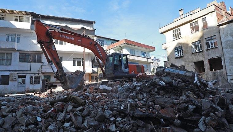Rize Belediyesi yetkilileri, yıkımların tamamlanmasının ardından belediye tarafından 5 parselin kamulaştırmasının yapılacağı, 7 binanın ise taşınma işlemlerinin bitmesi sonrası yıkımına başlanılacağını kaydetti.