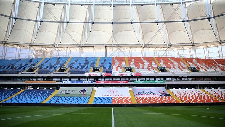 Gençlik ve Spor Bakanı Mehmet Muharrem Kasapoğlu, bugün Adana Demirspor-Altay maçıyla hizmete girecek 33 bin kişilik Yeni Adana Stadı'nda incelemelerde bulundu.
