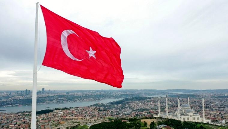 Türkiye'nin en uzun bayrak direğine bayrak çekildi!