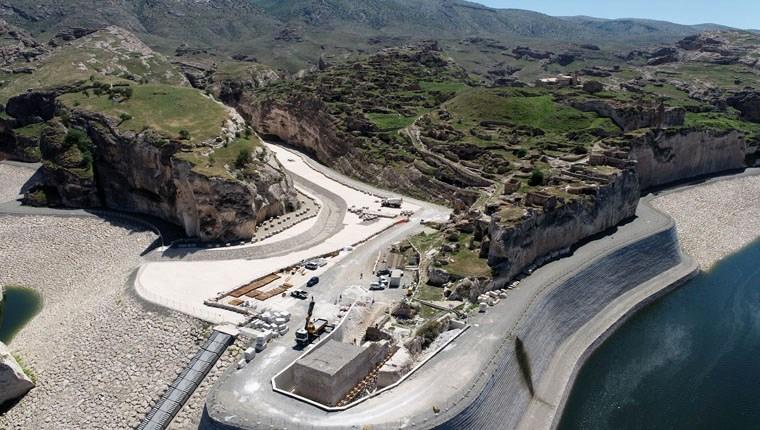 Hasankeyf'teki Küçük Saray'ın baraj suyundan etkilenmemesi için yükseltme çalışması yapılıyor