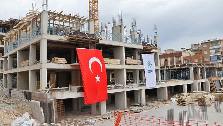 İzmir'de depremzedeler için yapılan konut inşaatları