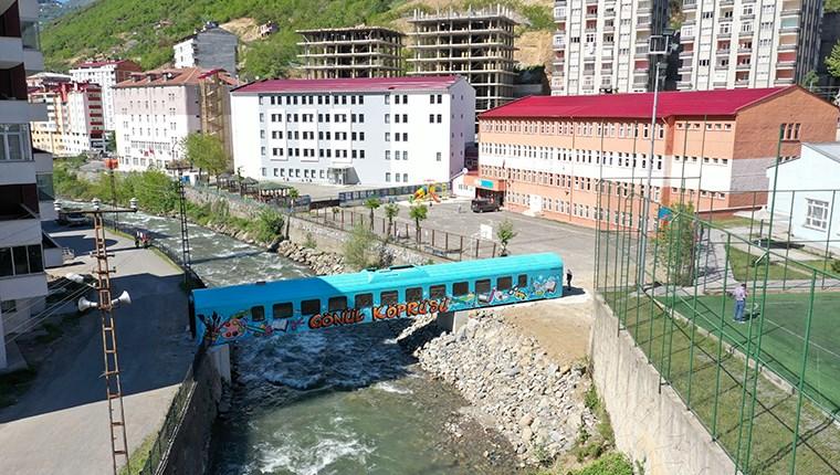 Eski tren vagonu Maçka Deresi üzerinde köprü oldu