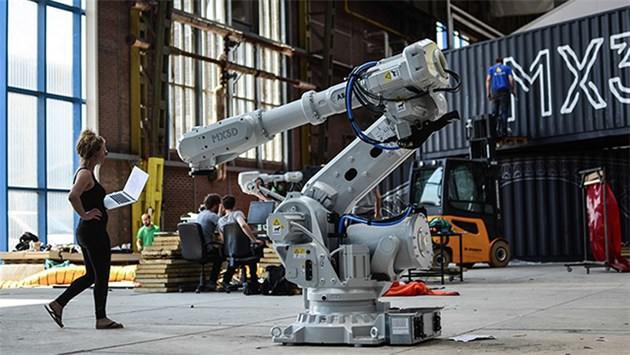 3D yazıcı robotlar çelik köprü yapacak!