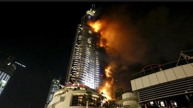 Dubai'deki gökdelende yangın çıktı!