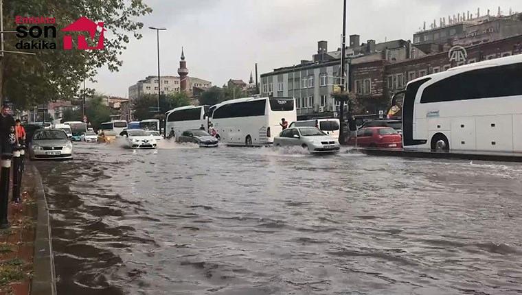 İstanbul'da ev ve iş yerleri su altında kaldı!