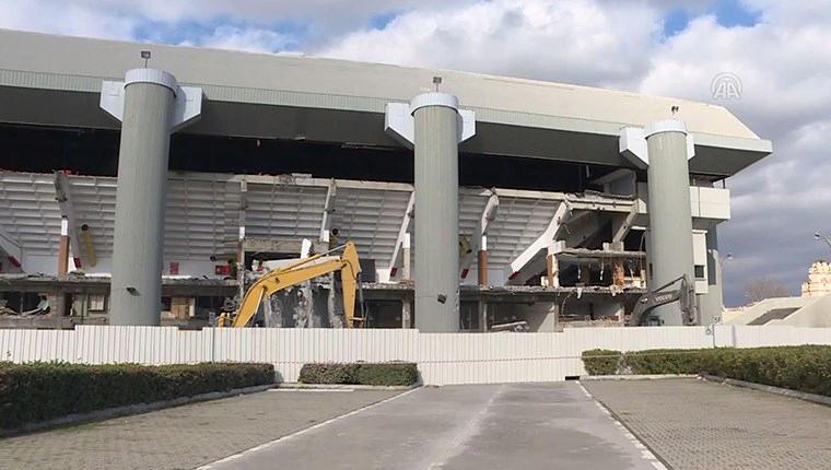 Abdi İpekçi Spor Salonu'nun yıkımına başlandı