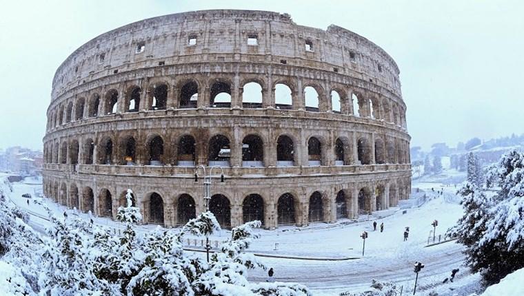 Roma'da 6 yıl sonra kar yağdı!