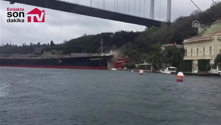 İstanbul Boğazı'nda geminin yalıya çarpma anı!