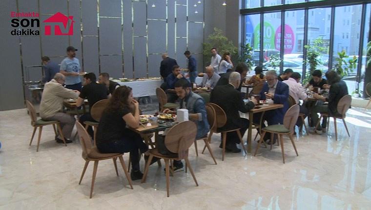 Ebruli Ispartakule satış ofisinde ziyaretçilere kahvaltı keyfi