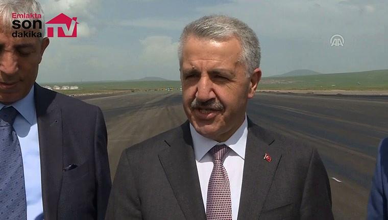 Bakan Arslan, Kars Harakani Havalimanı'ndaki çalışmaları yerinde inceledi