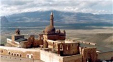 agri dogubayazit taki ishak pasa sarayi ramazan bayrami nda ziyaretci akinina ugradi