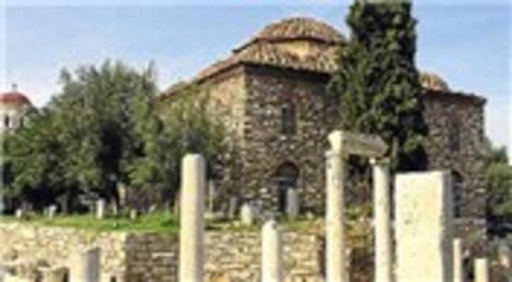 Atina Osmanli Dan Kalan Camilerin Altini Kaziyor