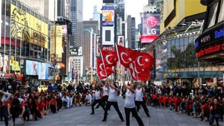 Türk Şöleni, Times Meydanı